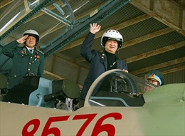 Thủ tướng Nguyễn Tấn Dũng thăm Trung đoàn Không quân 923 